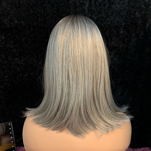 😊 “Put On & Go”  Ash Grey Synthetic Wig with Bangs for Events - Picture 5 of 5